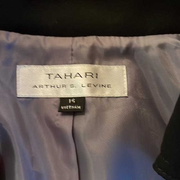 Tahari jacket - Picture 2 of 3